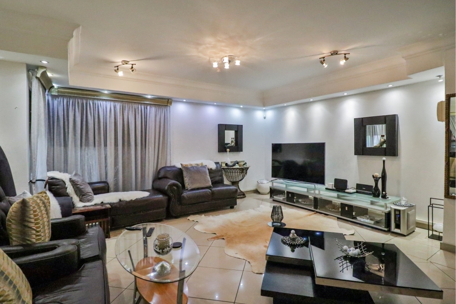 5 Bedroom Property for Sale in Birdwood Estate North West